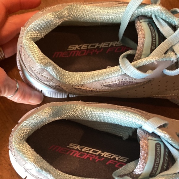 🔥4/$20 SKECHERS Womens Flex Sole Memory Foam Sneaker - size 6 - Picture 11 of 17